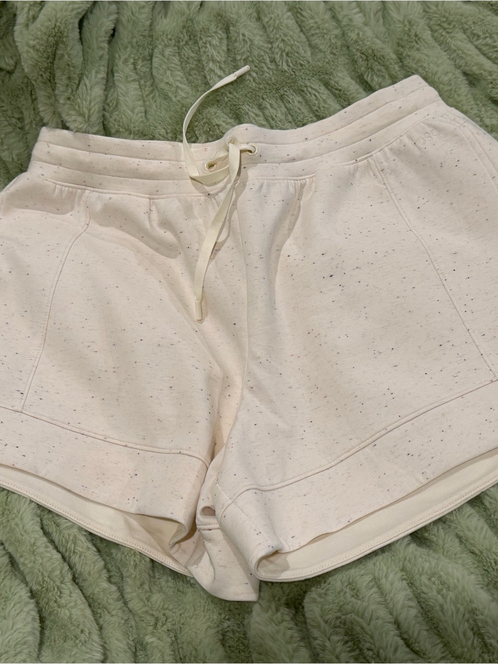 DSG Women's Cream Speckled Drawstring Shorts. Size large. Brand new with tags.